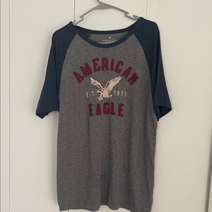 Men’s Large American Eagle Outfitters Gray and Navy Tee